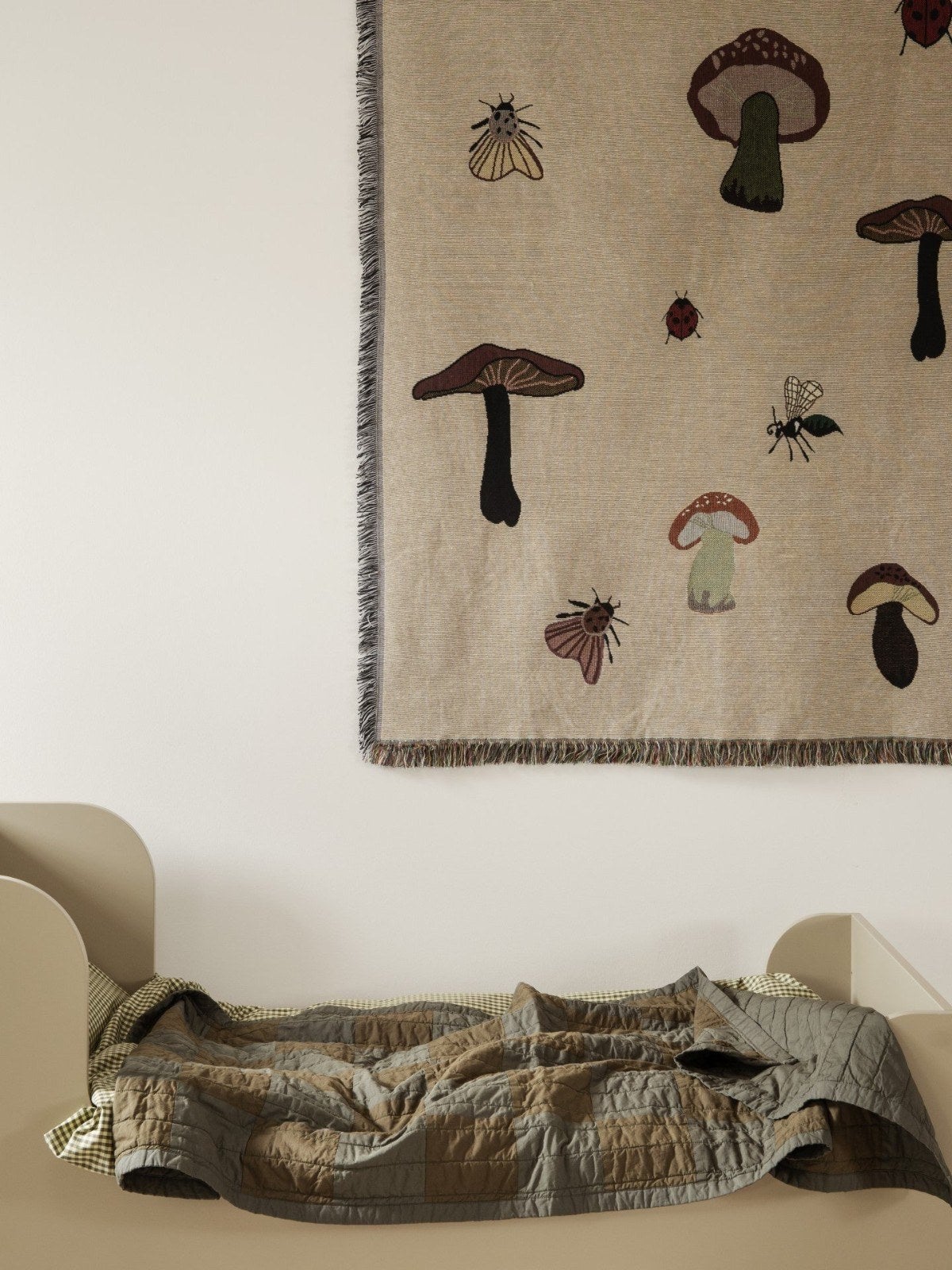Ferm-Living-Forest-Tapestry-Blanket-Sand-miljo