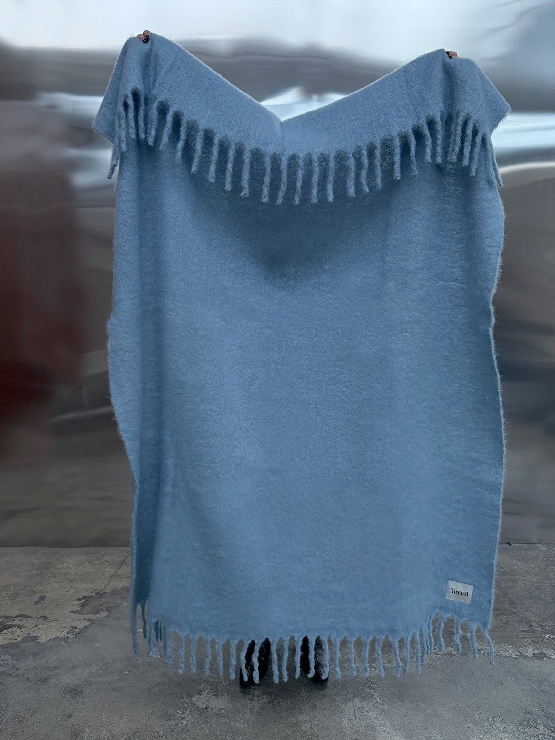 Fridh Mohair Blanket Blue från Tinted Objects.