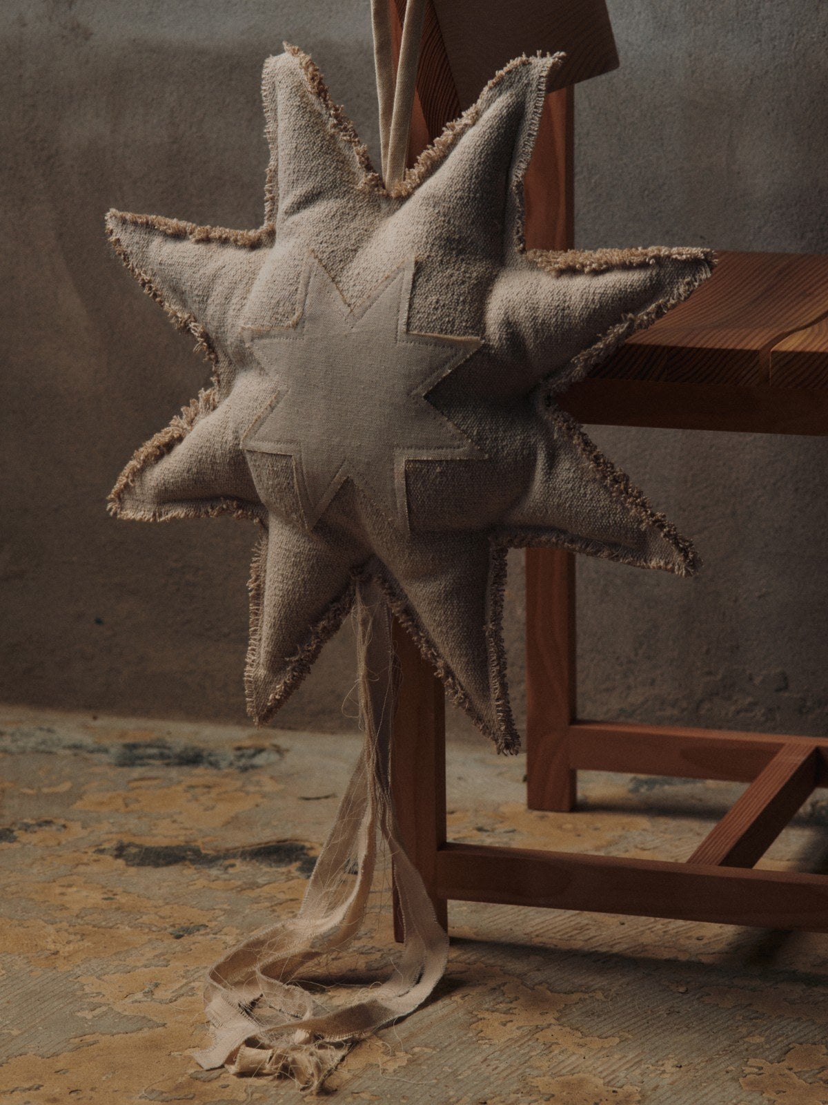 Ferm-Living-Vela-Window-Ornament-Natural-miljo