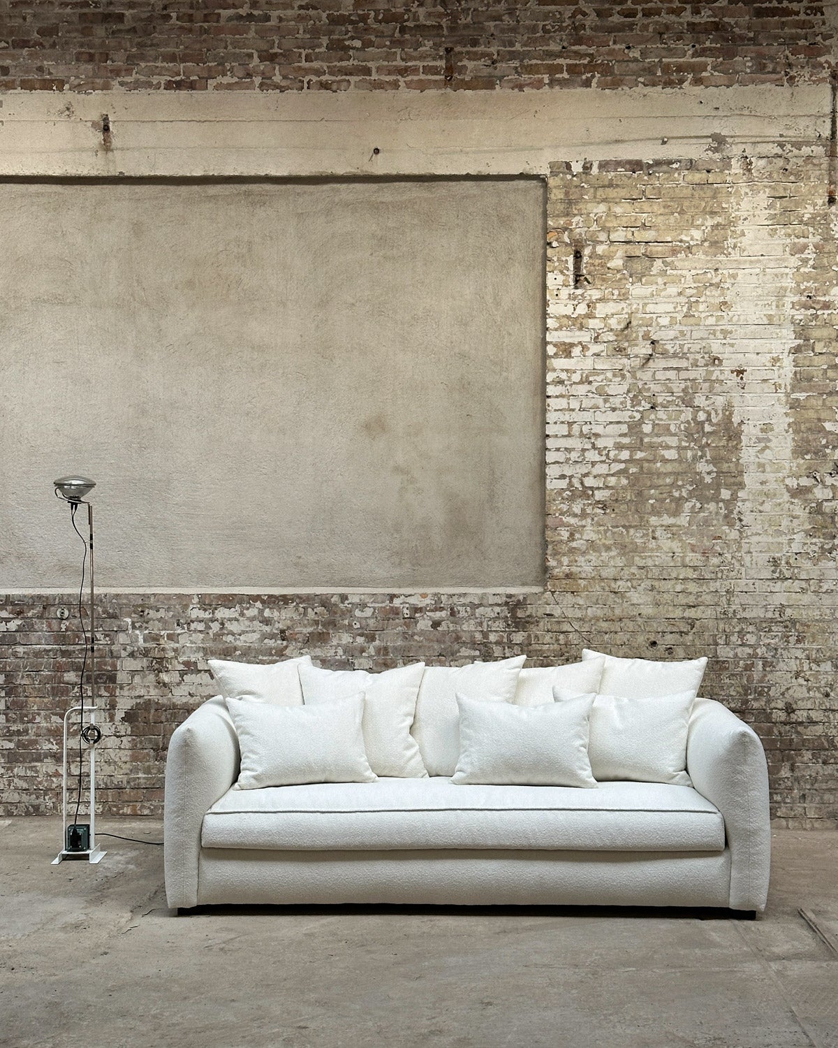 Cornell Soffa offwhite bouclé från Tinted Objects