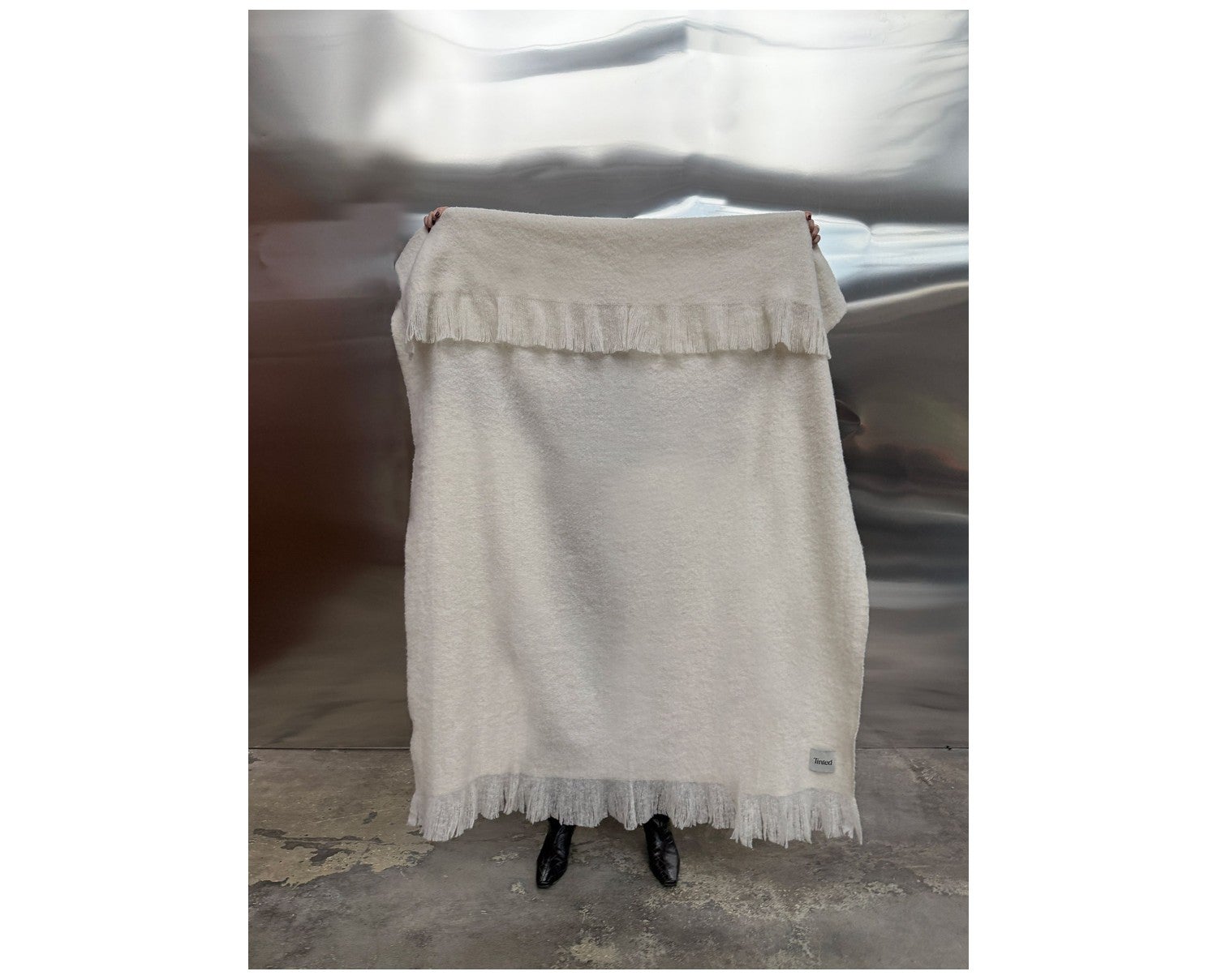 Fingal Wool Blanket Offwhite från Tinted Objects.