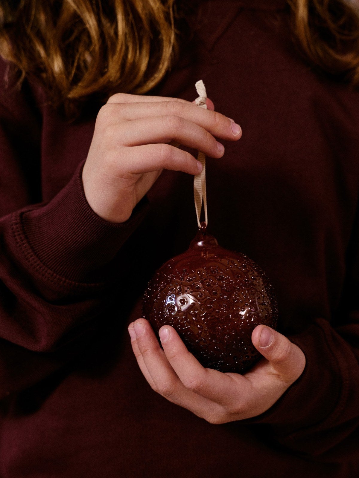 Ferm-Living-Flurry-Glass-Baubles-Set-of-3-L-Picante-Red-miljo-5