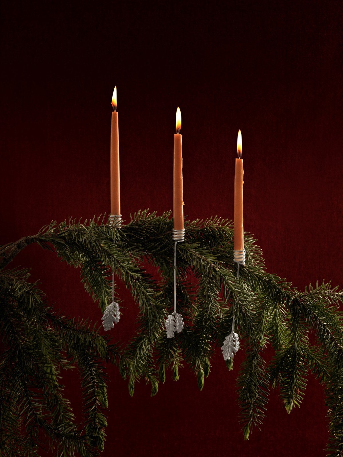 Ferm-Living-Oak-Leaf-Christmas-Tree-Candle-Holders-Set-of-4-Silver-miljo-3