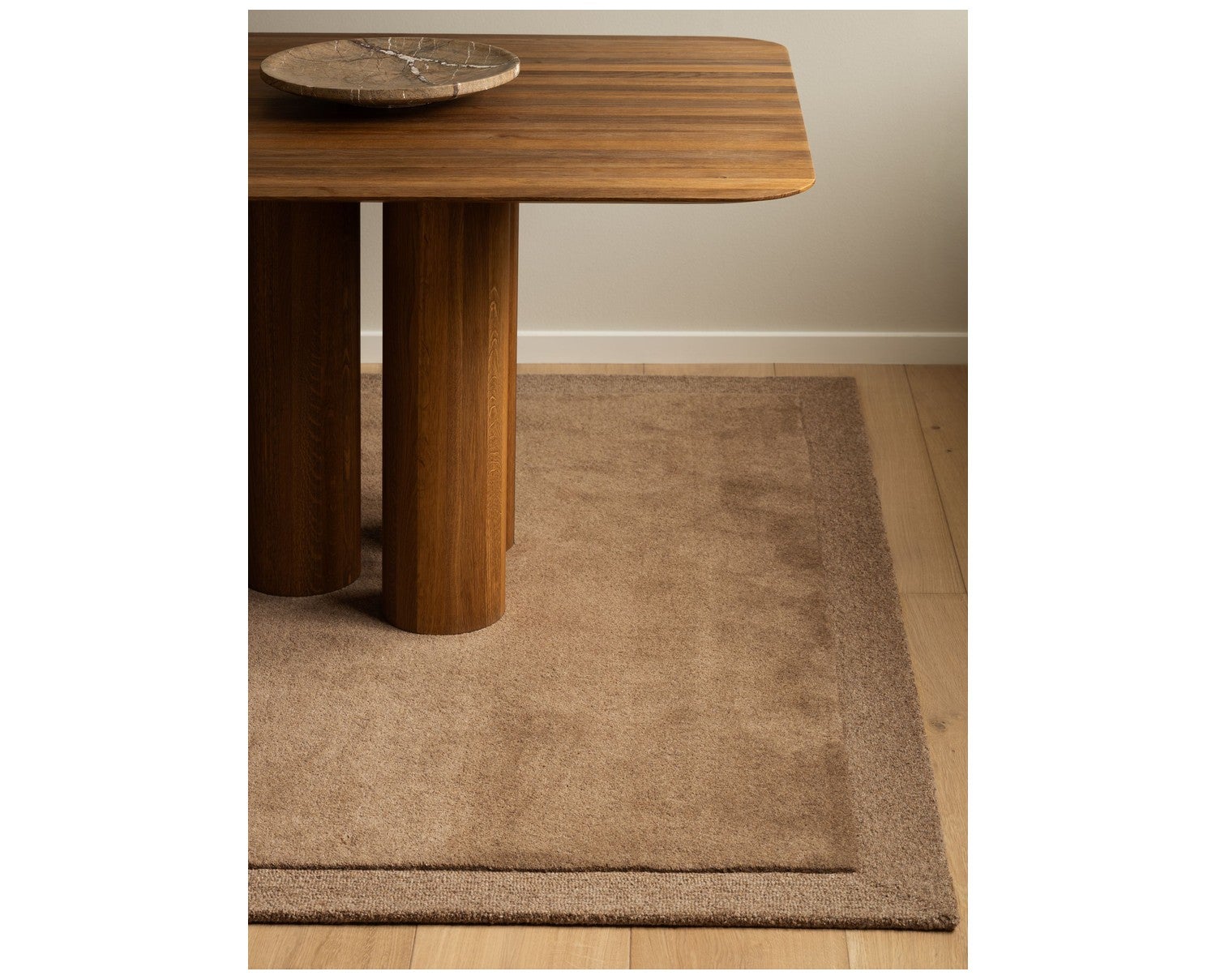 Louis Wool Rug Beige Brown från Tinted Objects.
