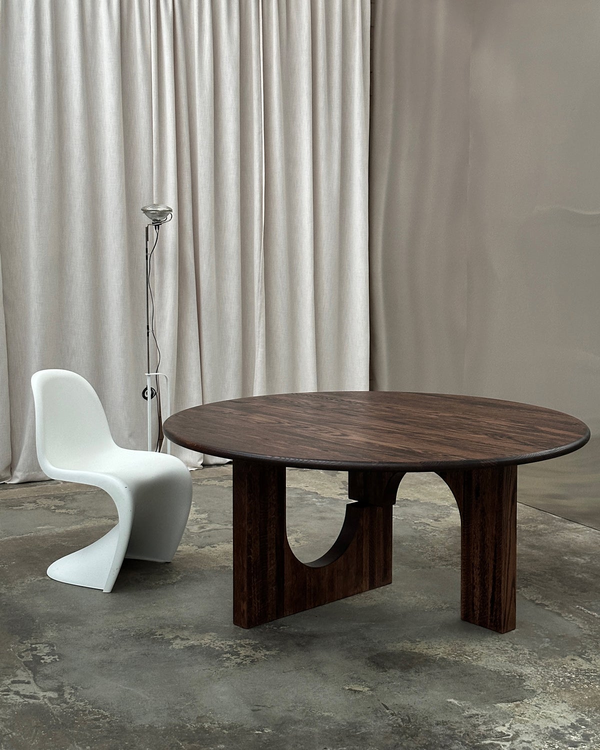 Sanders-dining-table-tinted-objects-oak-no4