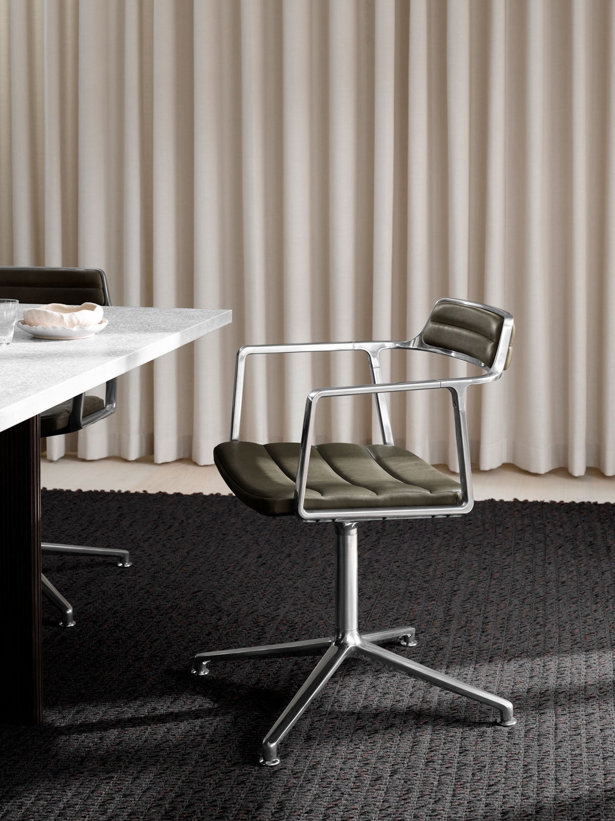 vipp-452-swivel-chair-alu-bosco-green-02