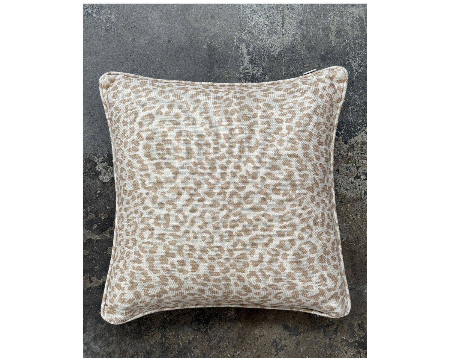 Norell Leopard Cushion 1.jpg från Tinted Objects.