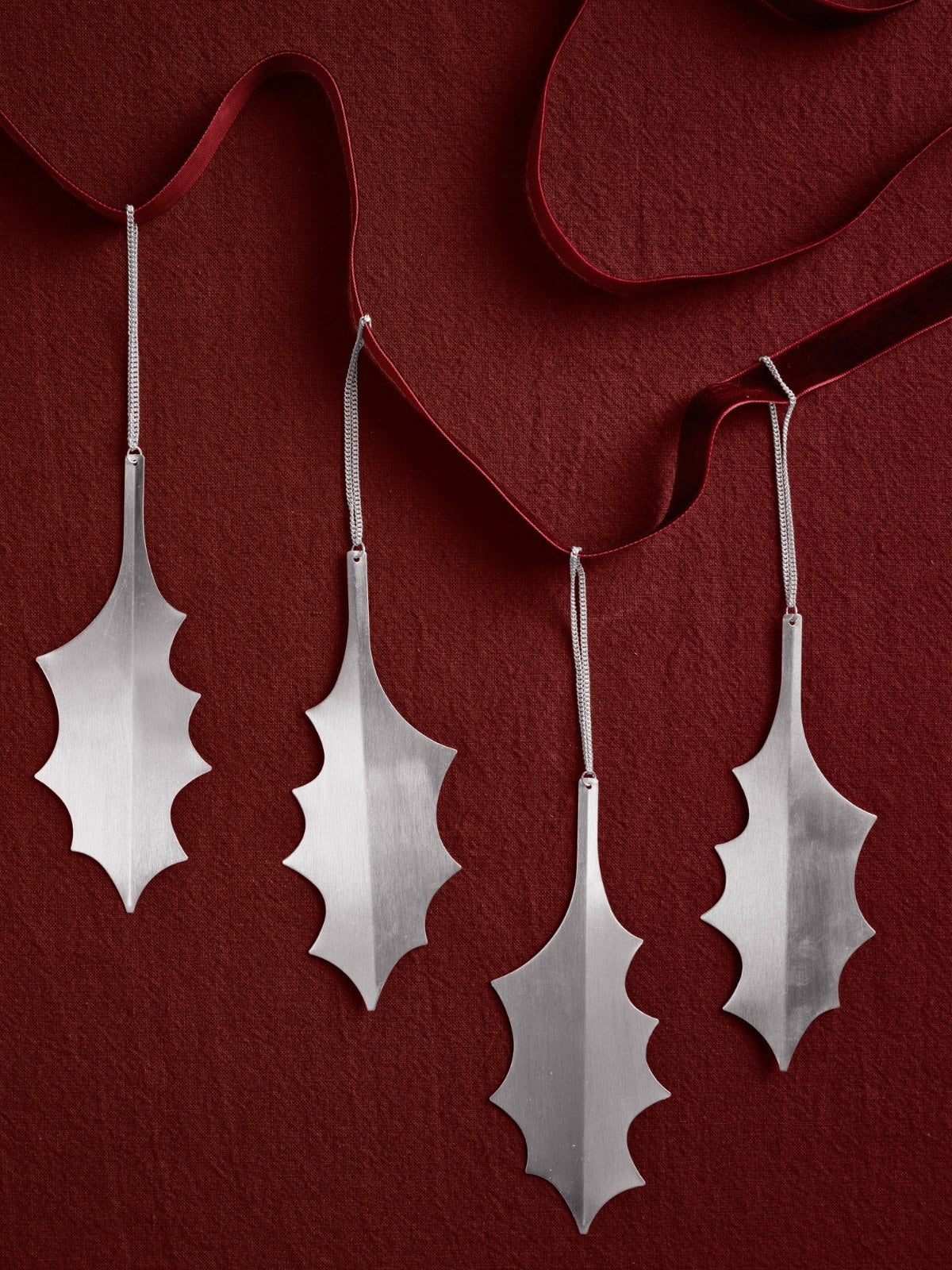 Ferm-Living-Holly-Leaf-Ornaments-Set-of-4-Silver-miljo
