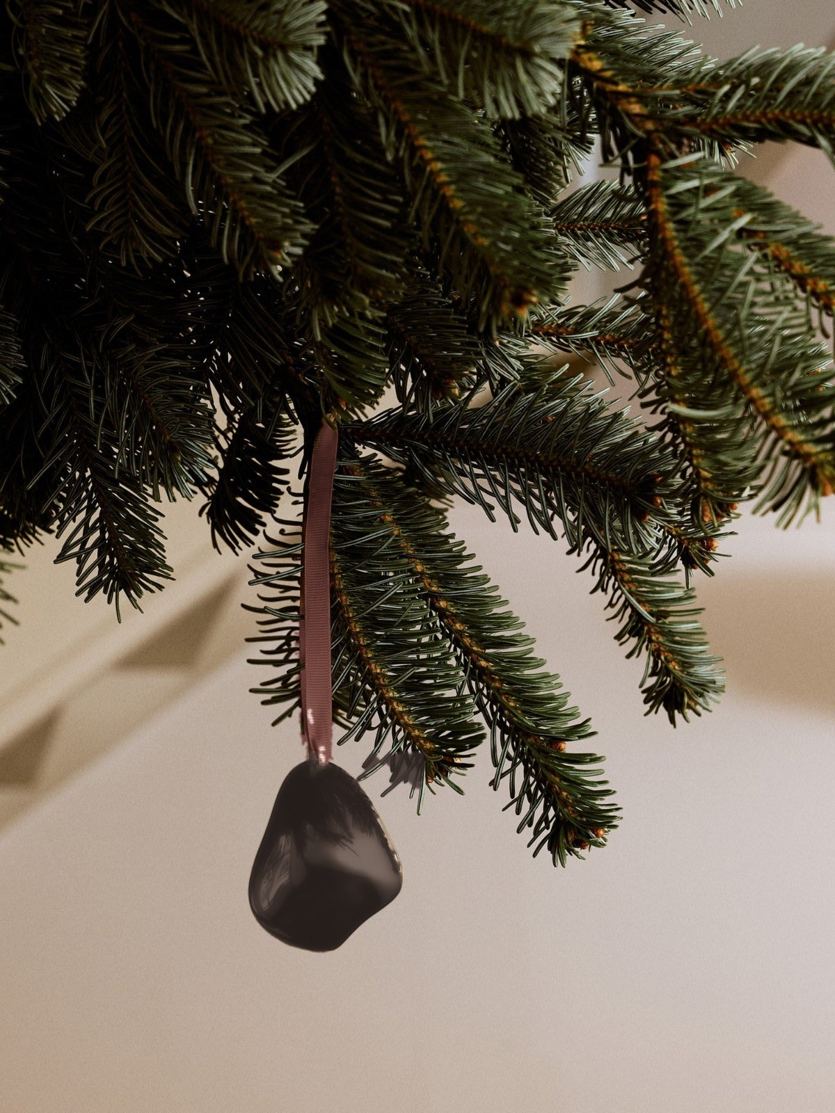 Ferm-Living-Bellure-Baubles-Set-of-2-Rustic-Bronze-miljo