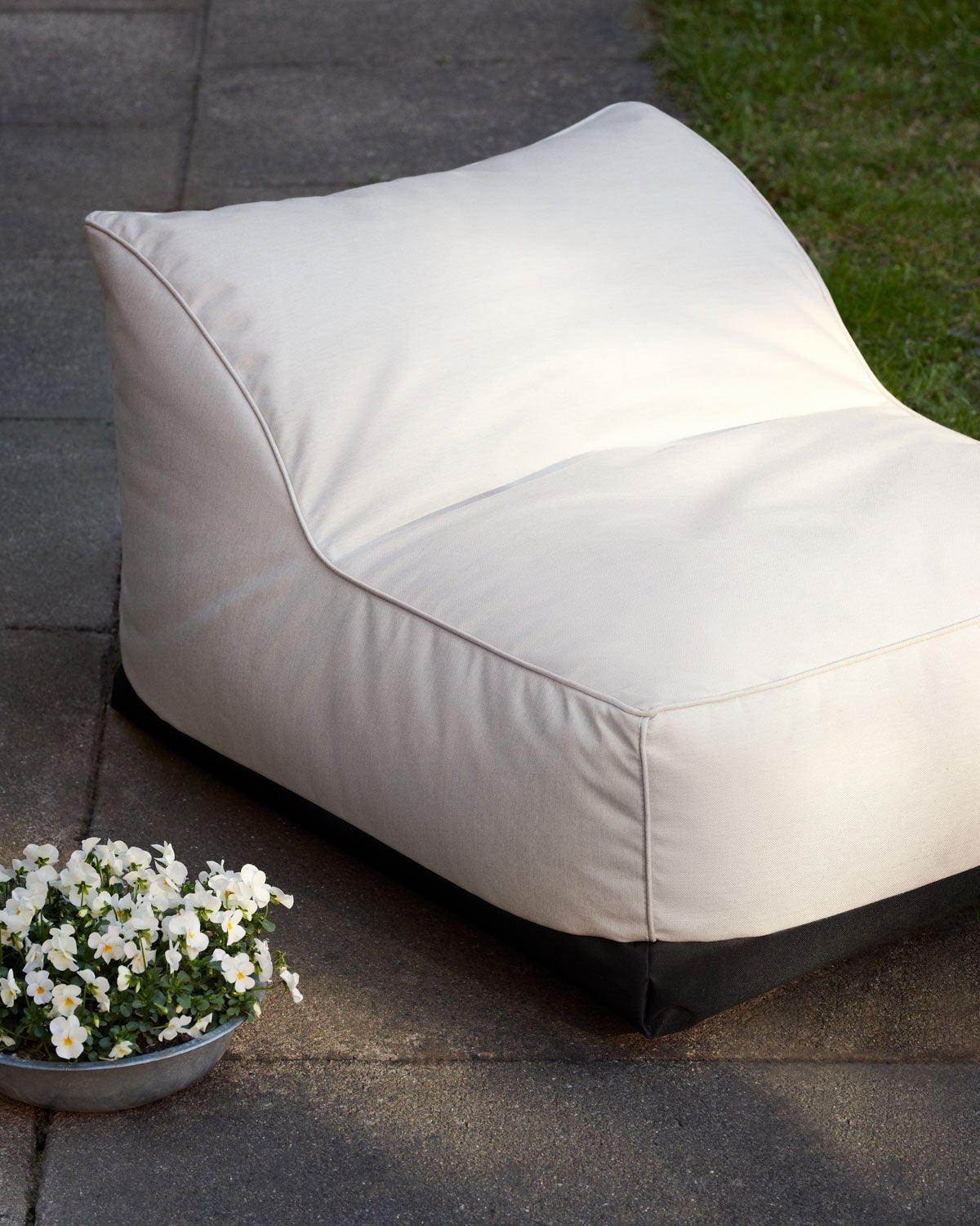 Storm-Lounge-Small-Linen-Chalk-Miljobild