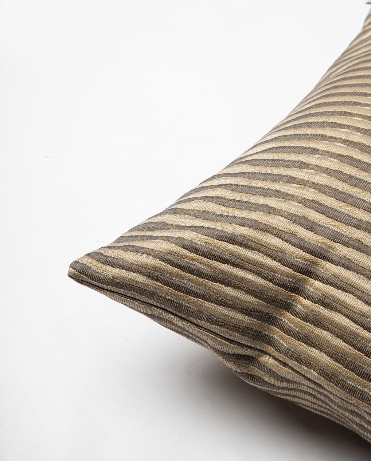 Ahlm Cushion Brown från Tinted Objects.