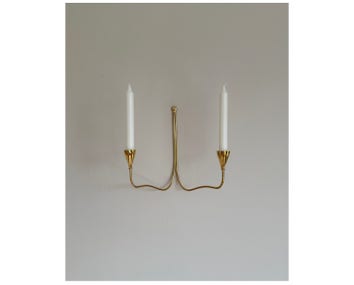 Lupia Wall Sconce Twin Brass från Tinted Objects.
