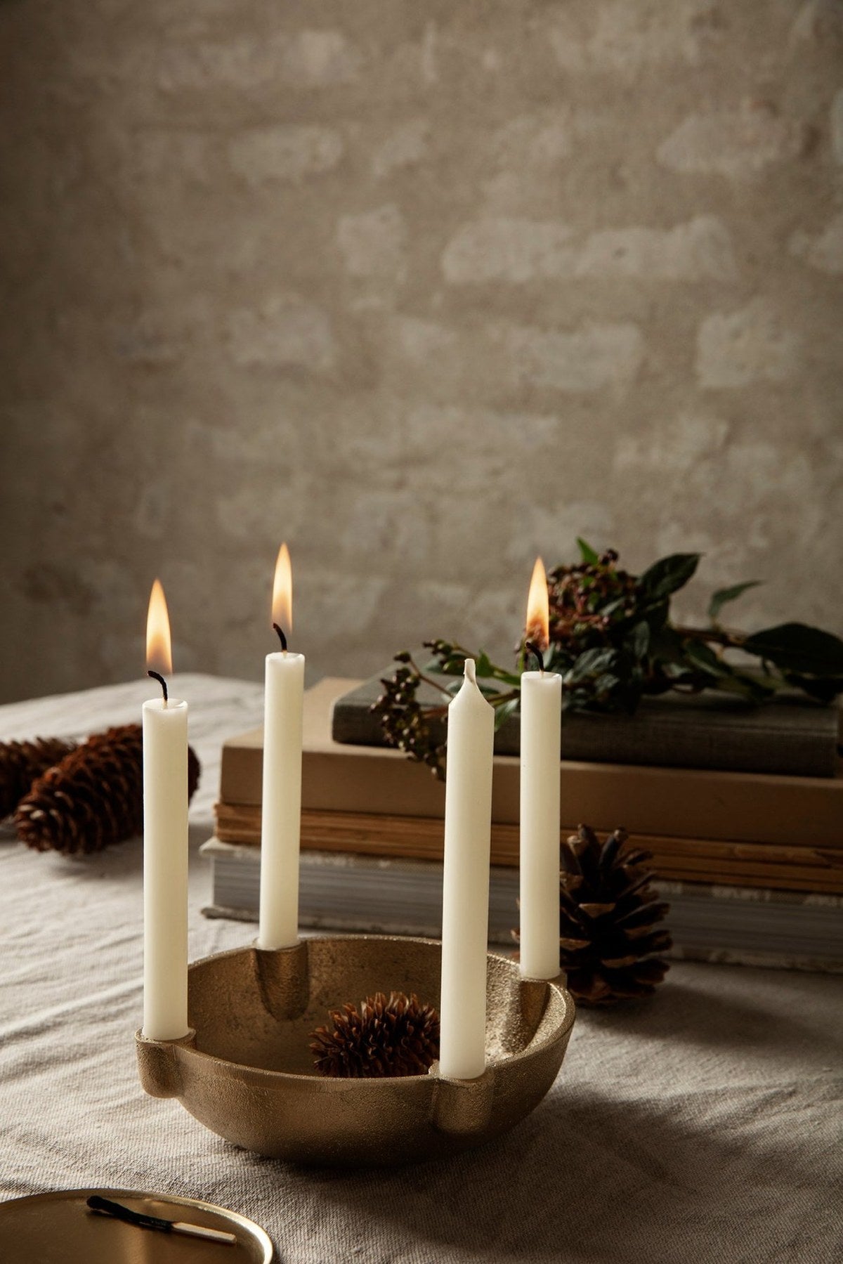 Ferm-Living-Bowl-Candle-Holder-Small-Brass-miljo