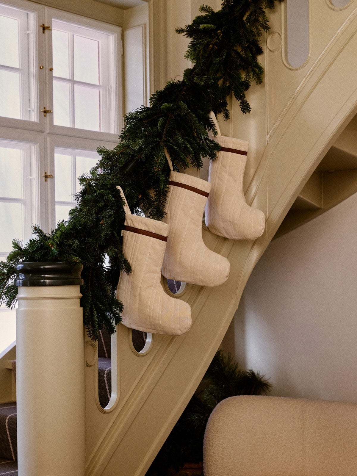 Ferm-Living-Vari-Quilted-Christmas-Stocking-Cotton-Natural-miljo-2