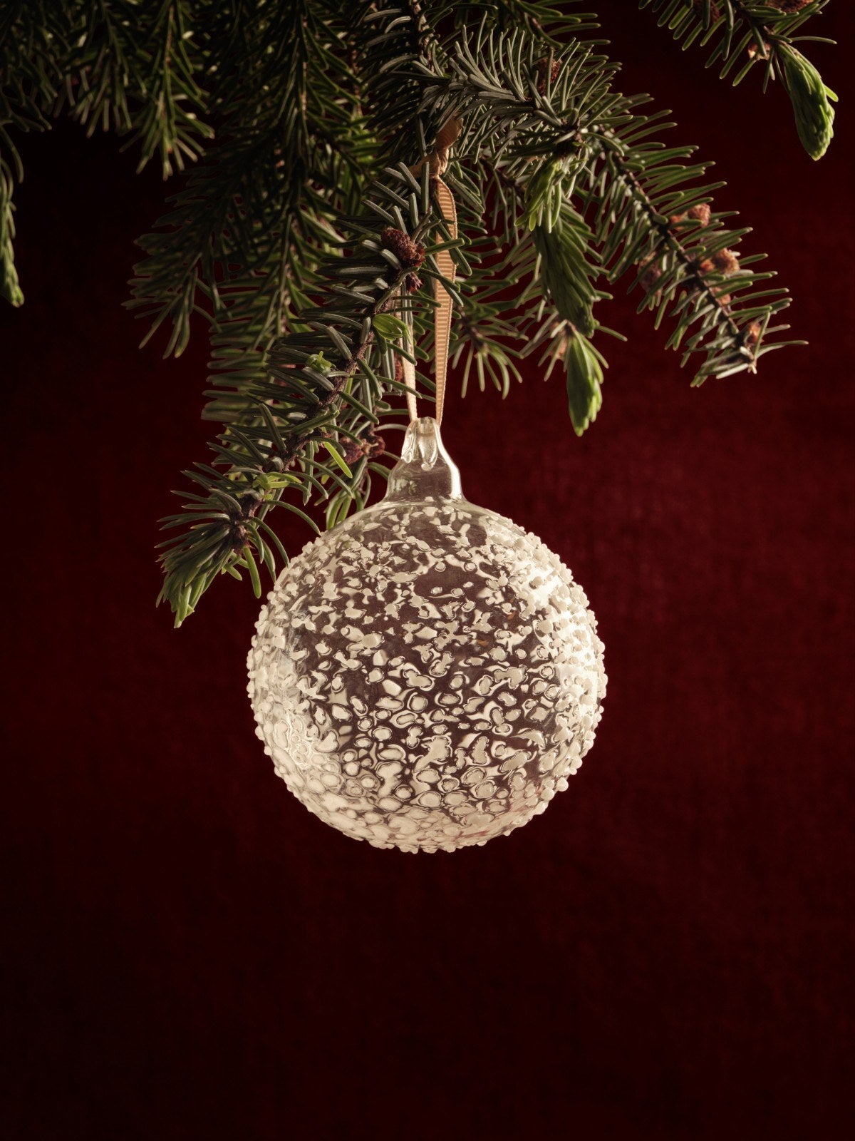Ferm-Living-Flurry-Glass-Baubles-Set-of-3-L-White-miljo.jpg