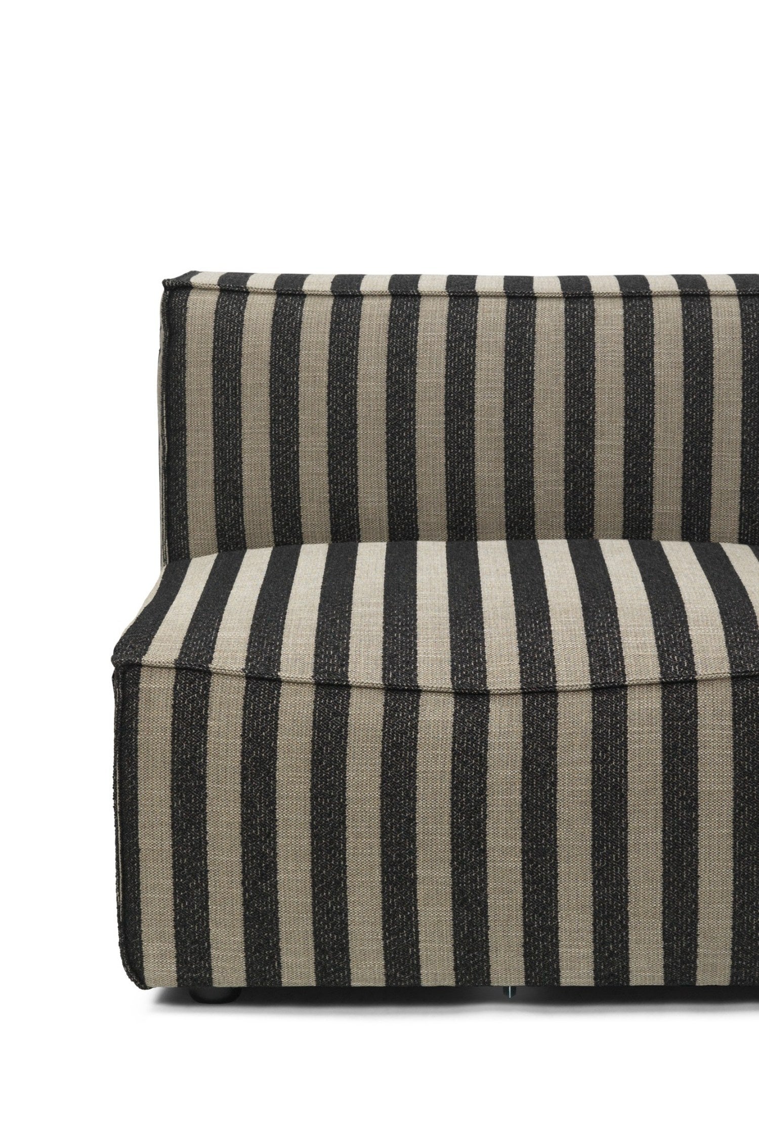 Ferm-Living-Catena-Center-Small-S100-Louisiana-Sand-Black-8317-miljo-1