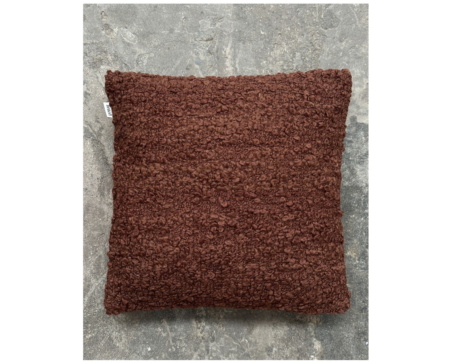 Levantin Cushion Brown från Tinted Objects.