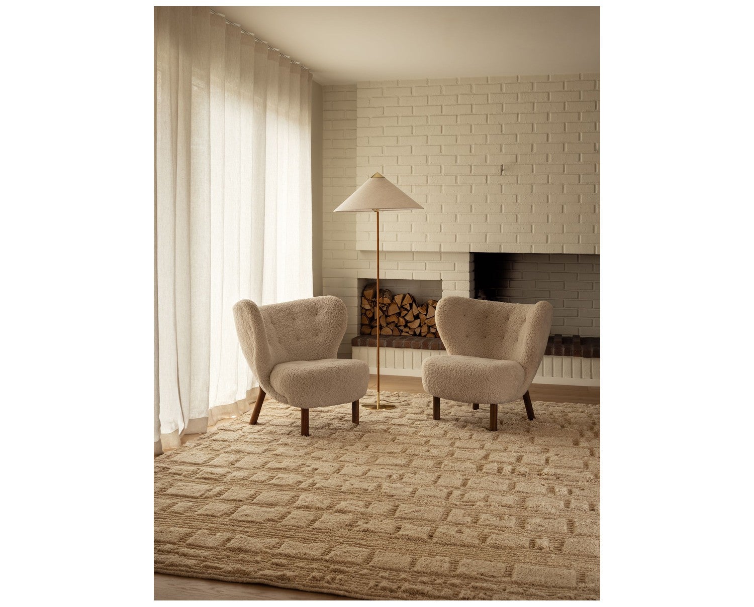 Lydahl Handknotted Wool Rug Beige från Tinted Objects.
