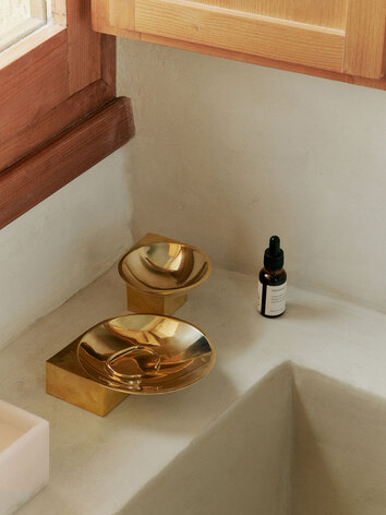 Santany Skål i olika storlekar i mässing på badkarskant