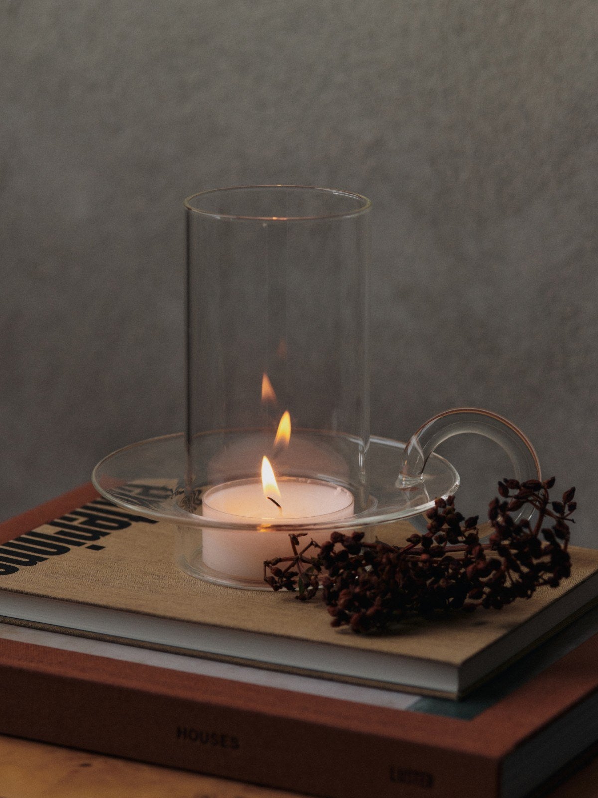 Ferm-Living-Luce-Candle-Holder-Clear-miljo
