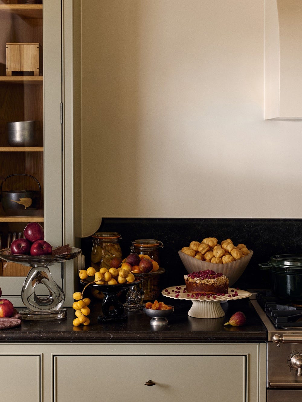 Ferm-Living-Damo-Glass-Centrepiece-21-Dark-Grape-2104-miljo-1.jpg Ferm-Living-Damo-Glass-Centrepiece-21-Dark-Grape-2104-miljo-1
