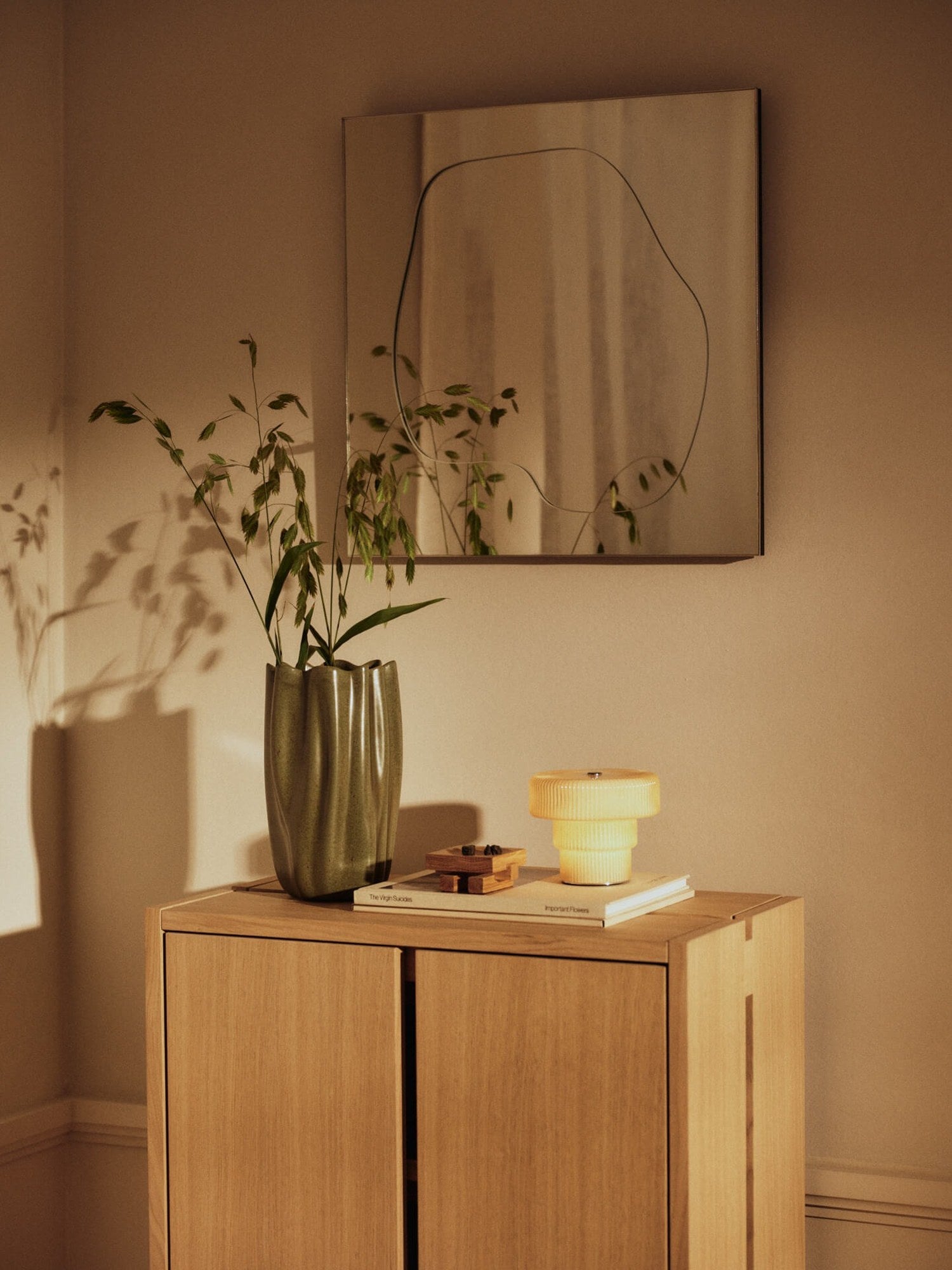 Ferm-Living-Ripple-Portable-Lamp-H10-Oat-2783-miljo-1