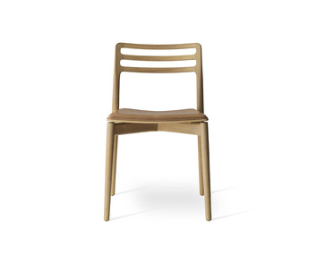 Vipp481 Cabin Chair i oljad ek och sandfärgat läder