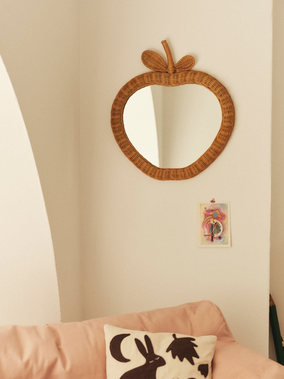 Ferm-Living-Apple-Braided-Mirror-Natural-miljo