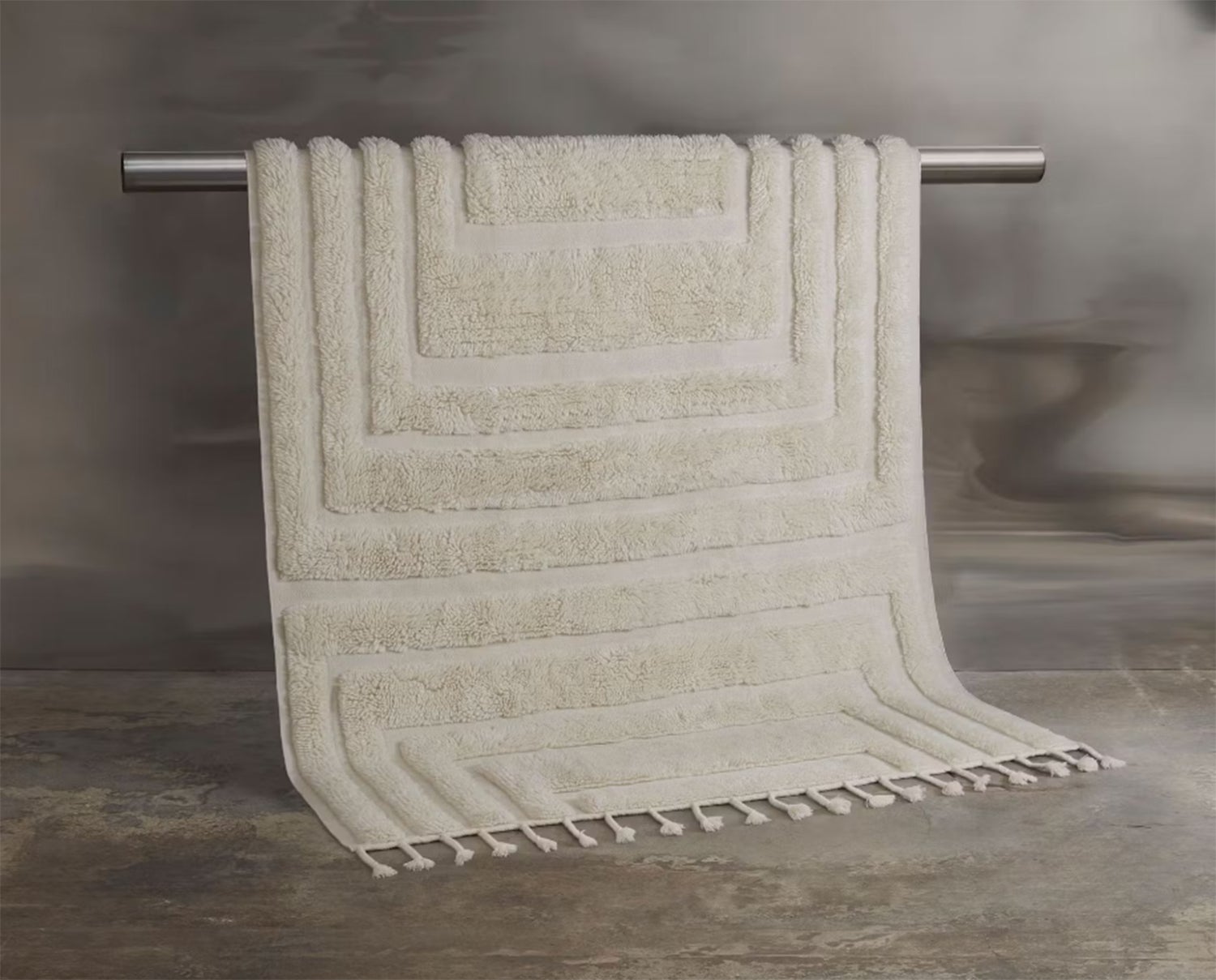 Kask Rug Offwhite från Tinted Objects.