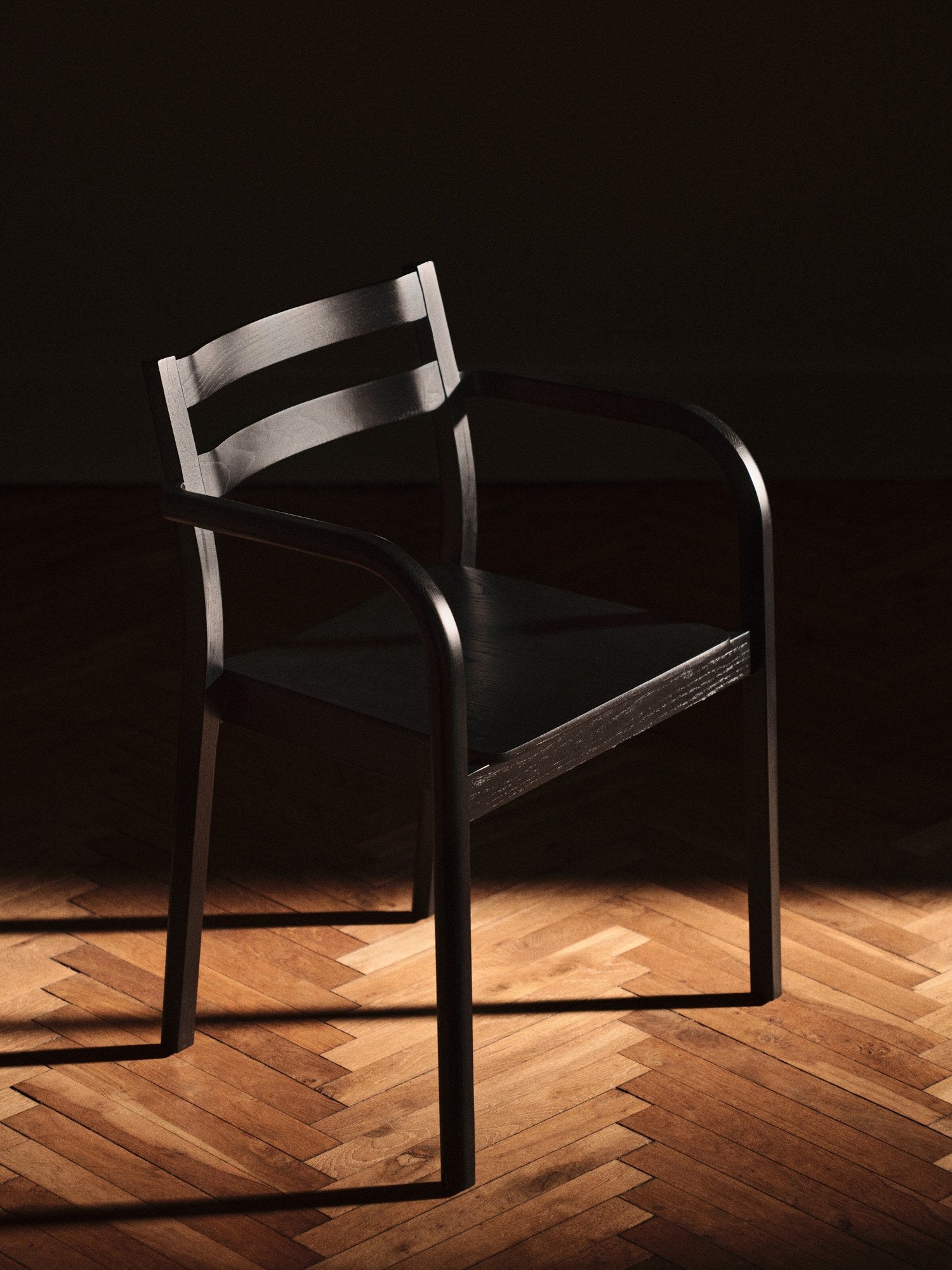 Ferm-Living-Boda-Dining-Chair-with-Arms-Black-miljo-1