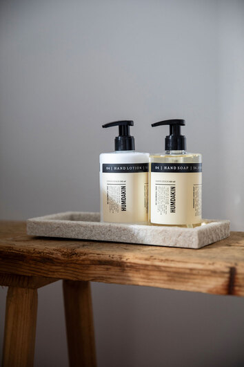 Humdakin Hand Soap och Hand Lotion på bricka i terrazzo