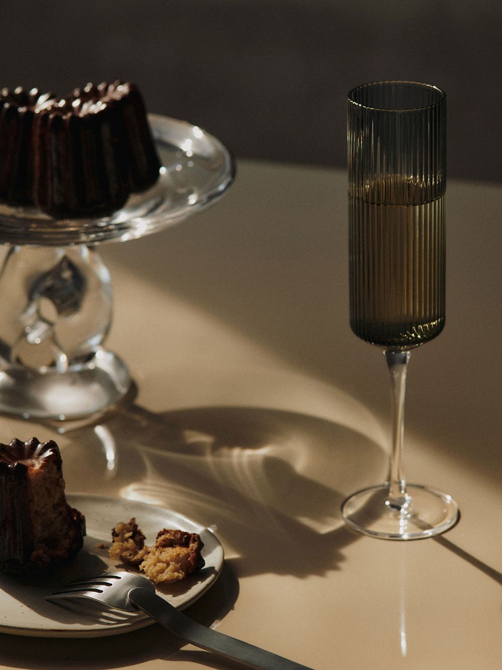 Ferm-Living-Ripple-Champagne-Flutes-Smoked-Grey-Lifestyle.jpg Ferm-Living-Ripple-Champagne-Flutes-Smoked-Grey-Lifestyle