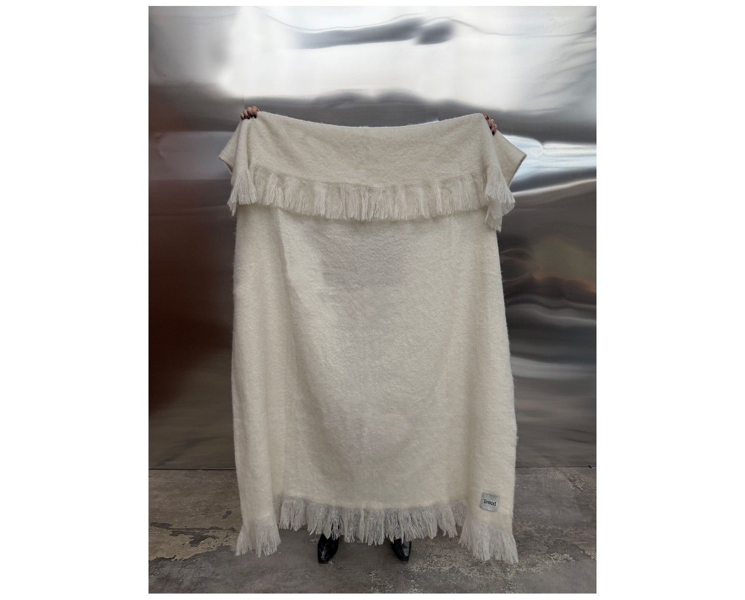 Fridh Mohair Blanket Offwhite från Tinted Objects.