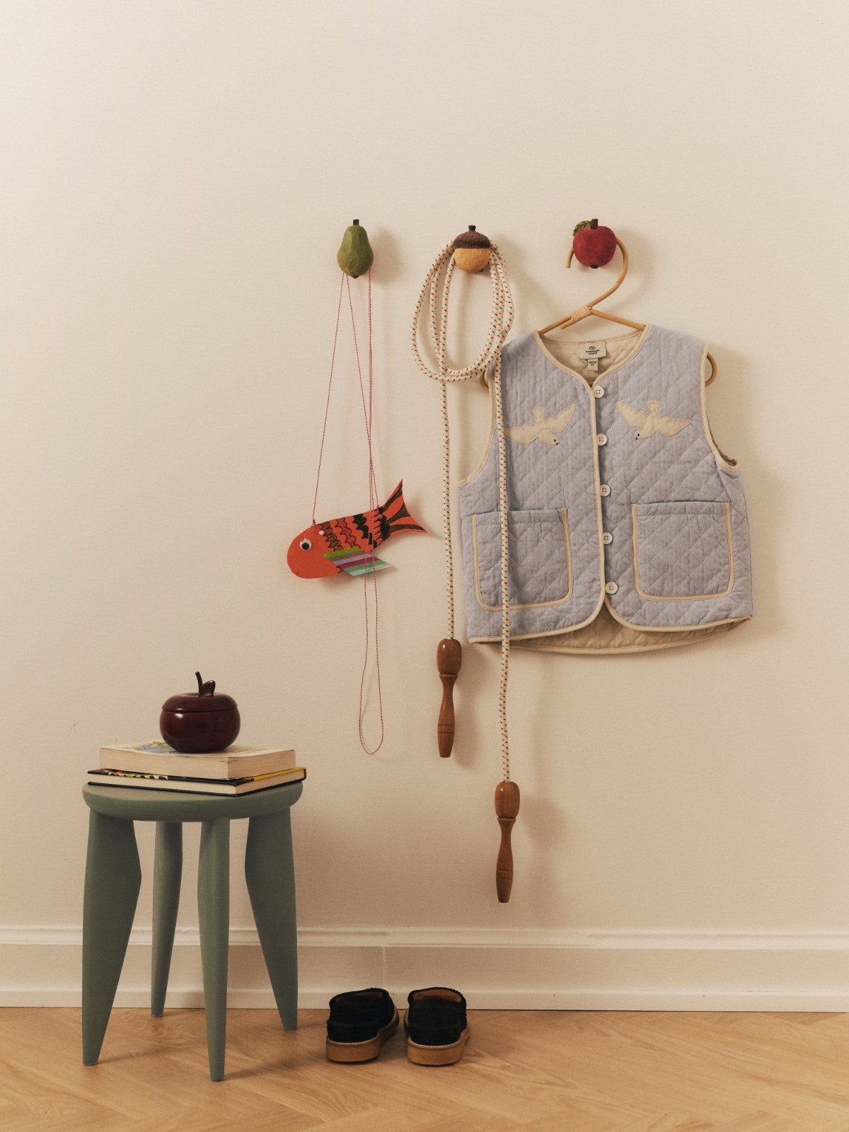 Ferm-Living-Acorn-Hand-carved-Hook-Natural-miljo