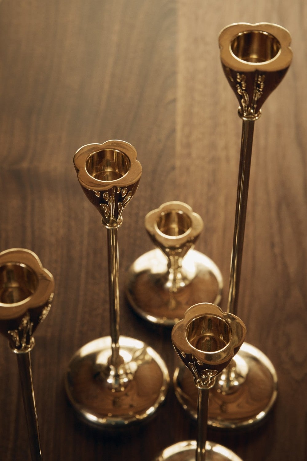 Lupia Candle Holder Brass från Tinted Objects.
