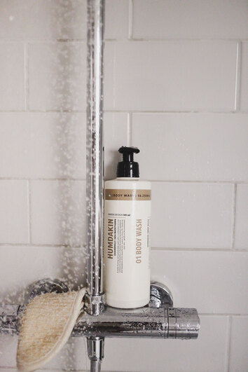 Humdakin Body Wash Chamomile & Sea Buckthorn i dusch