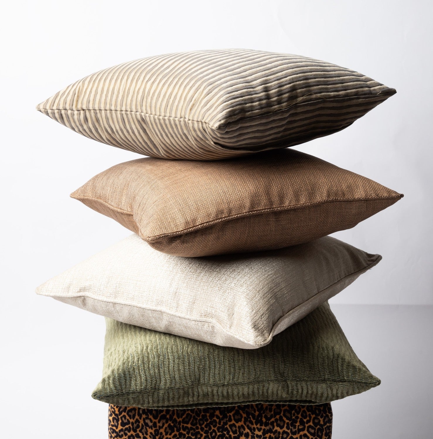 Bennet Cushion Copper från Tinted Objects.