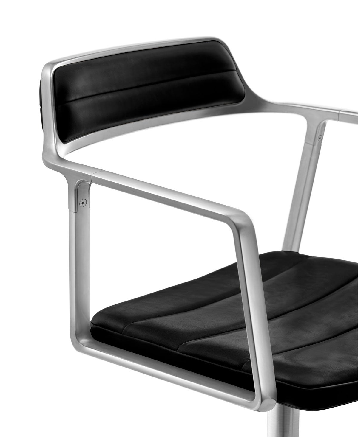vipp-452-swivel-chair-polished-black-leather-detail-01