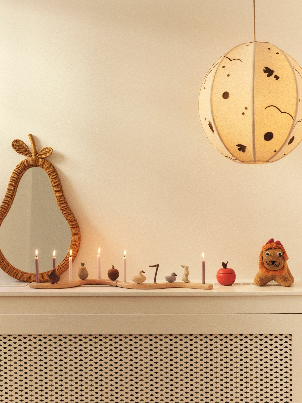 Ferm-Living-Pear-Braided-Mirror-Natural-miljo