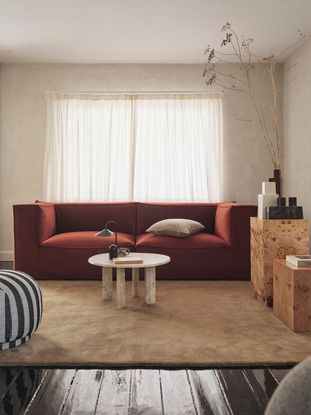 fermLiving-Catena-Armrest-S401-RichVelvet-21Rust-1104269897-Lifestyle