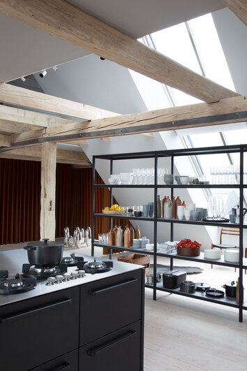 Vipp-475-Rack-Tall-Keramik-Miljobild