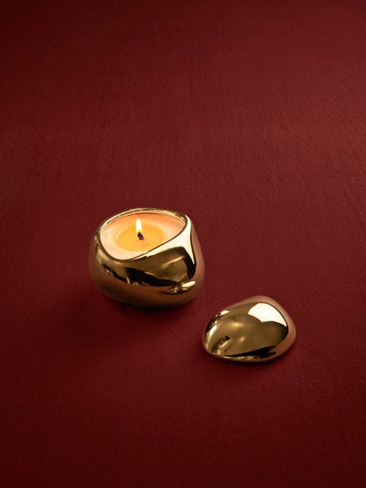 Ferm-Living-Bellure-Scented-Candle-Brass-Finish-miljo