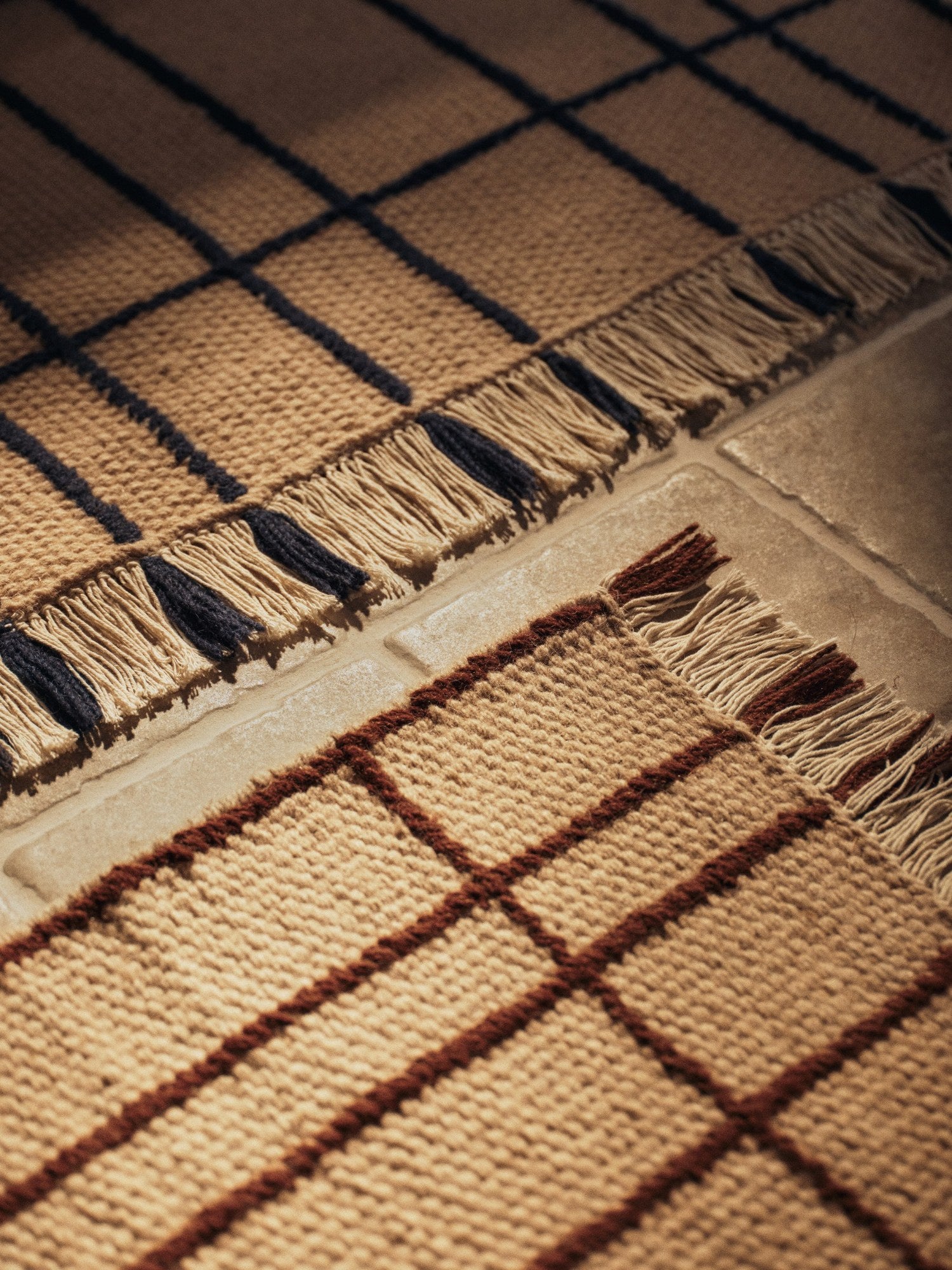 Ferm-Living-Sen-Runner-80-x-200-Parchment-Chestnut-miljo-1