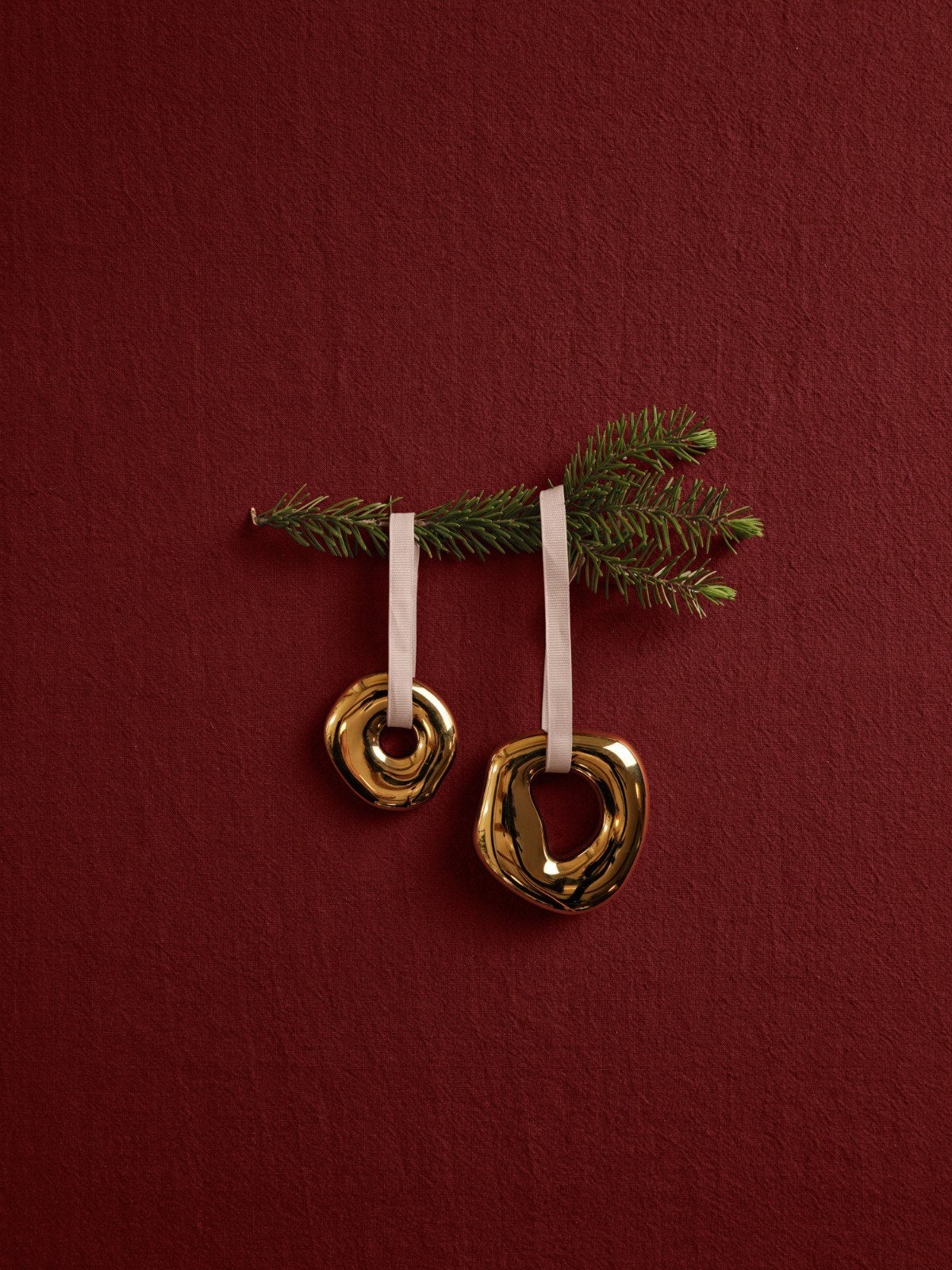 Ferm-Living-Orrith-Ornaments-Set-of-2-Brass-Finish-miljo